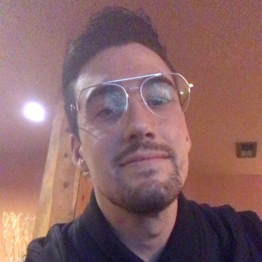 Meet your Posher, Derrek